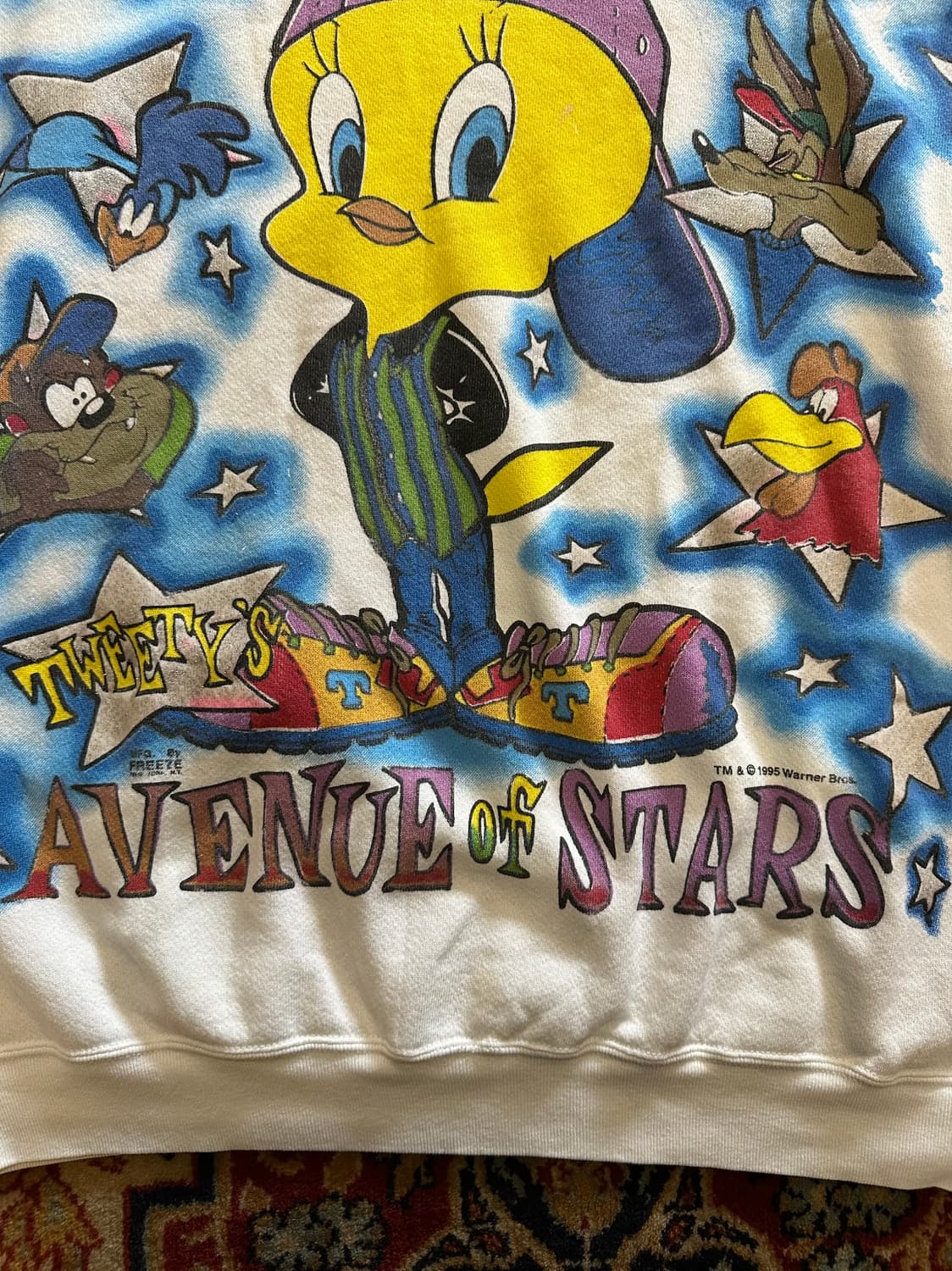 90s Looney Tunes 'Tweety' AOP Sweatshirt 상품이미지3