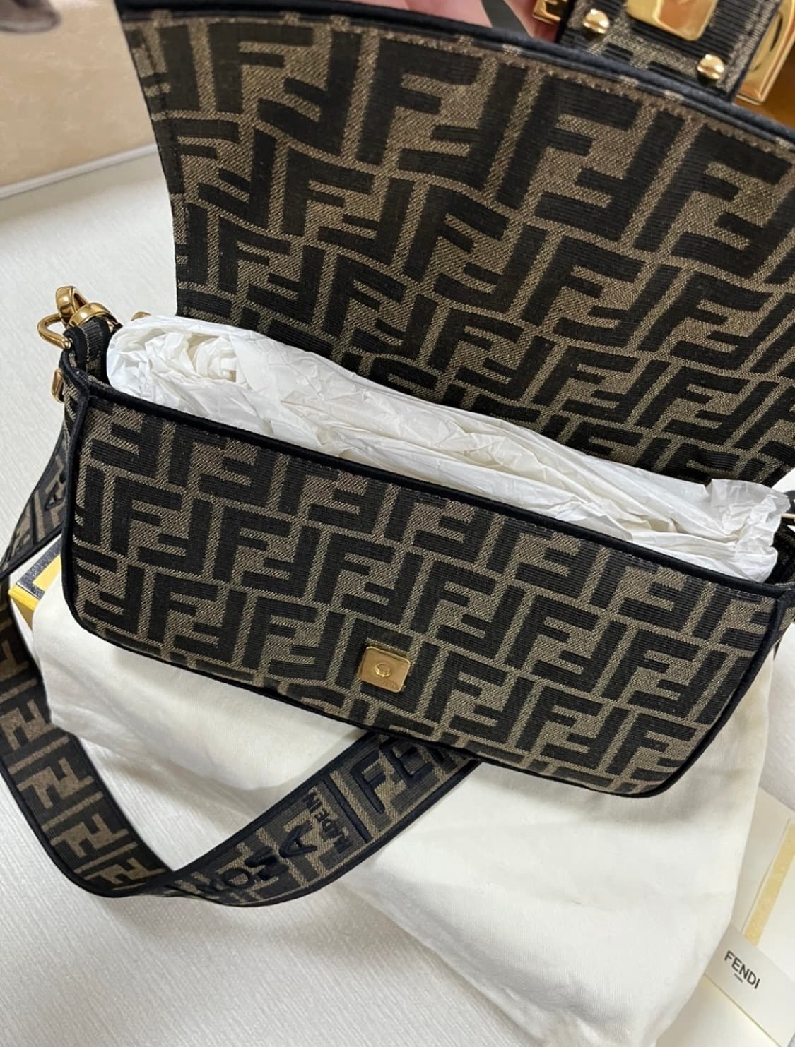 펜디 바게트백 패브릭 미디움사이즈  상품이미지3