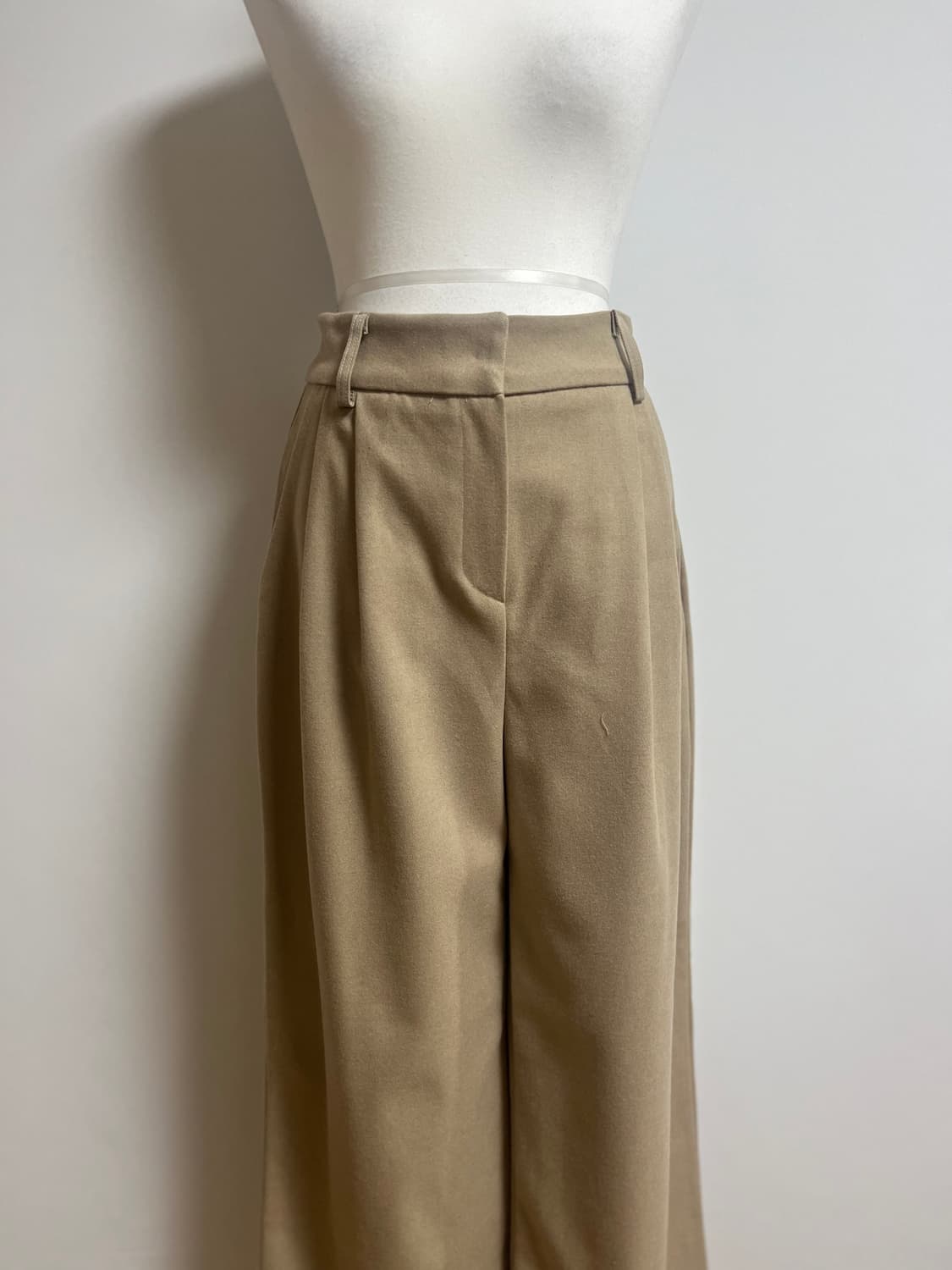 [새상품] 르베이스먼트 핀턱 슬랙스 상품이미지2