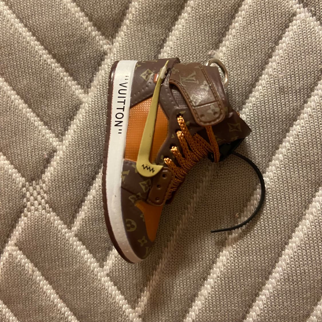 키링 루이비통 오프화이트 모노그램 미니어처 미니어쳐 슈즈 신발 키체인 상품이미지2