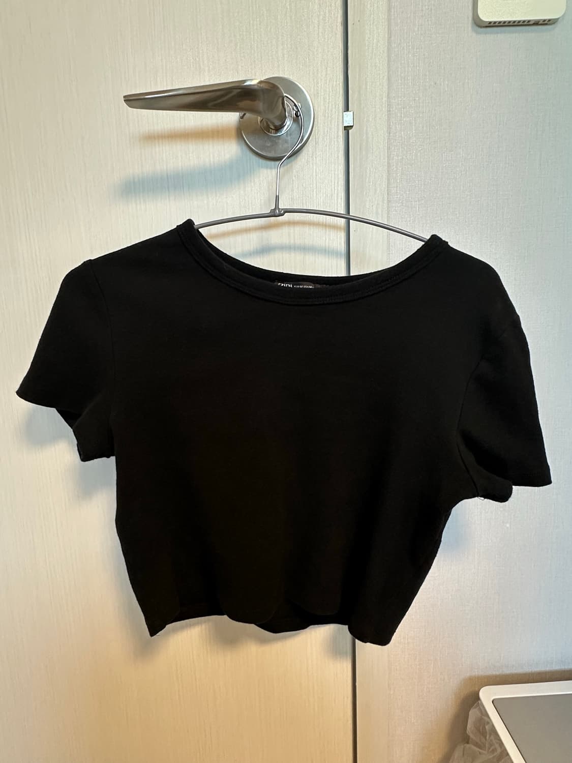 Zara 크롭티 블랙  상품이미지1