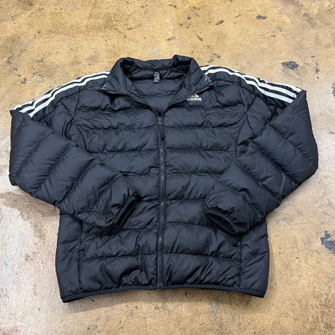 아디다스 블랙 경량 패딩  상품이미지2