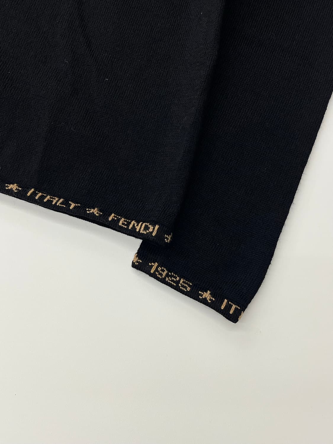 Fendi 펜디 블랙 울 니트 가디건 상품이미지7