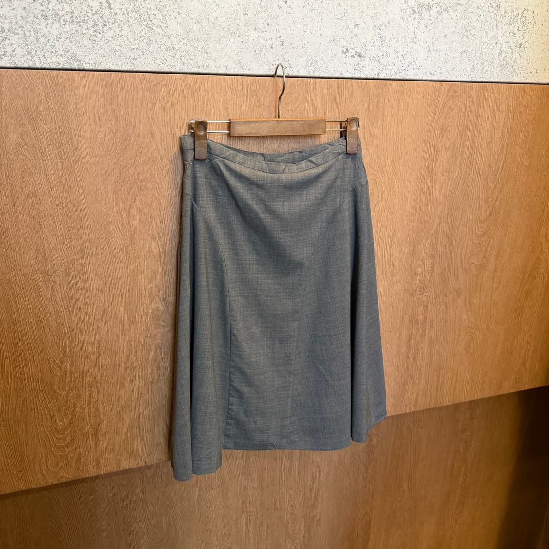 빈티지 미디 스커트 사이드 버튼 절개 디테일 플레어핏 그레이  상품이미지2