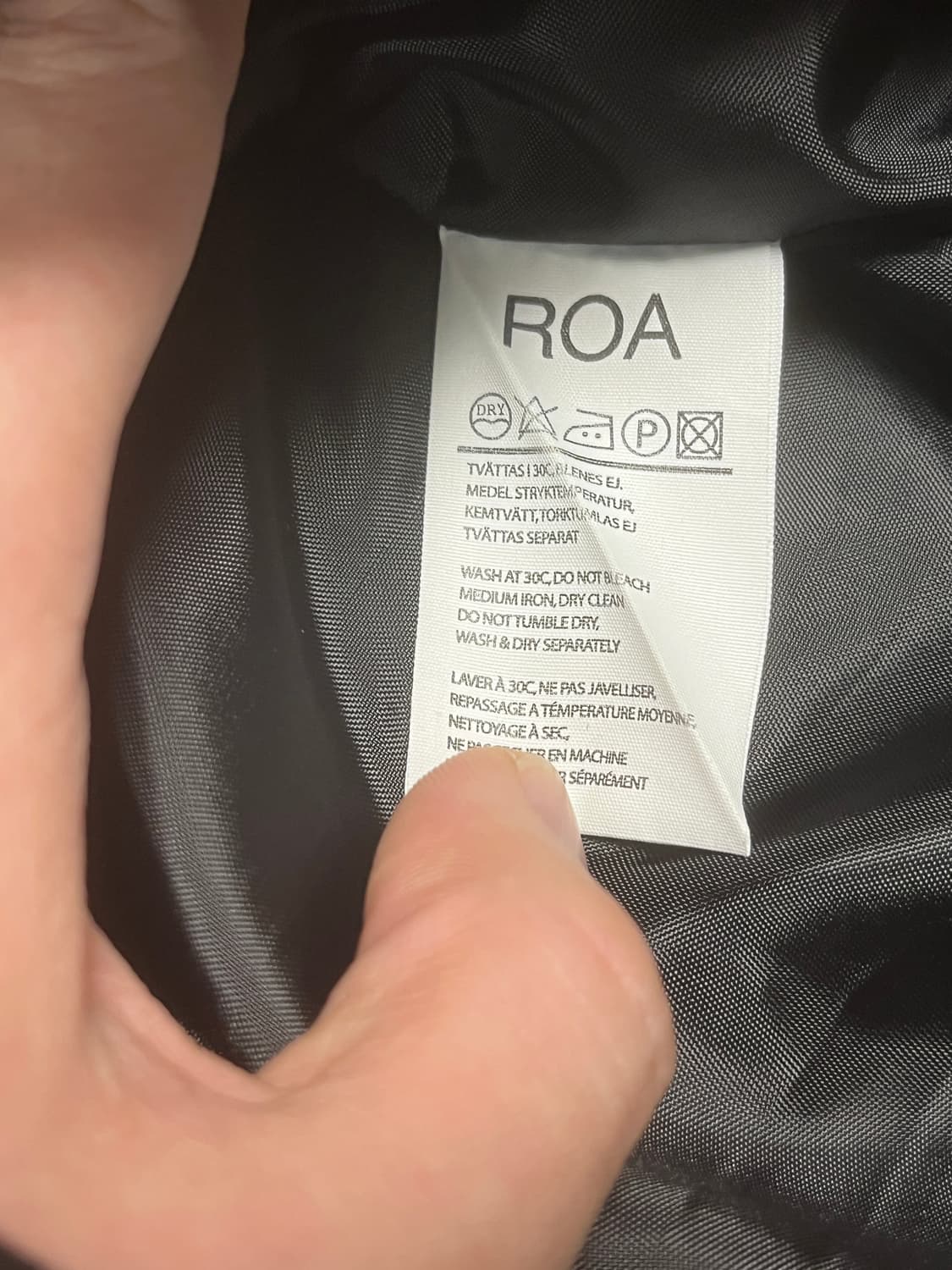 [착용샷] ROA 페이크 레더 가죽 블레이저 블랙 Free 상품이미지4