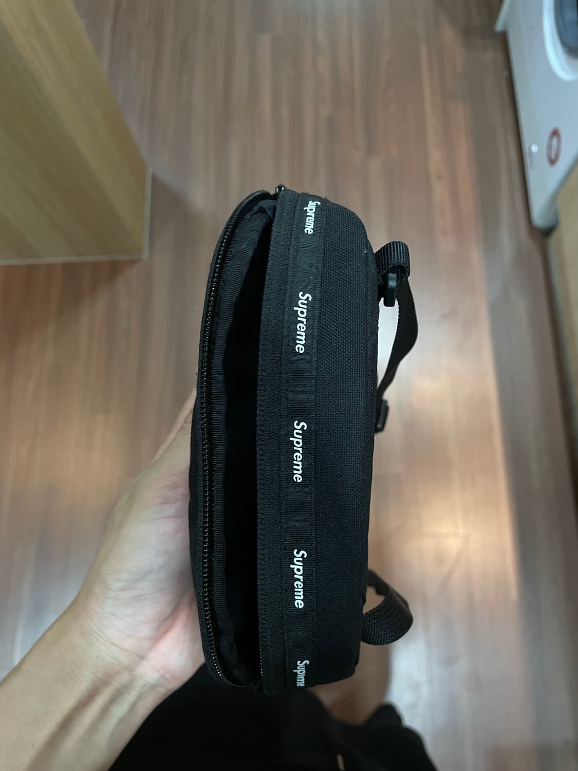 슈프림 미니 크로스백 상품이미지3