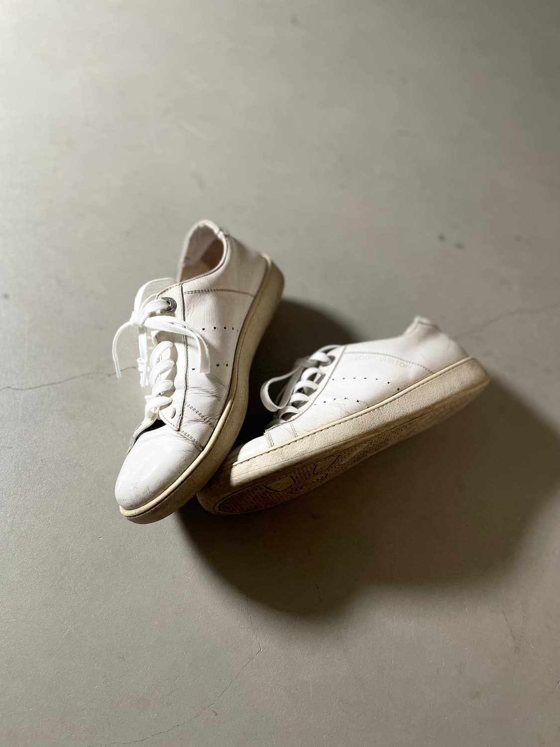 루이비통  Leather Low-top Sneakers 상품이미지1