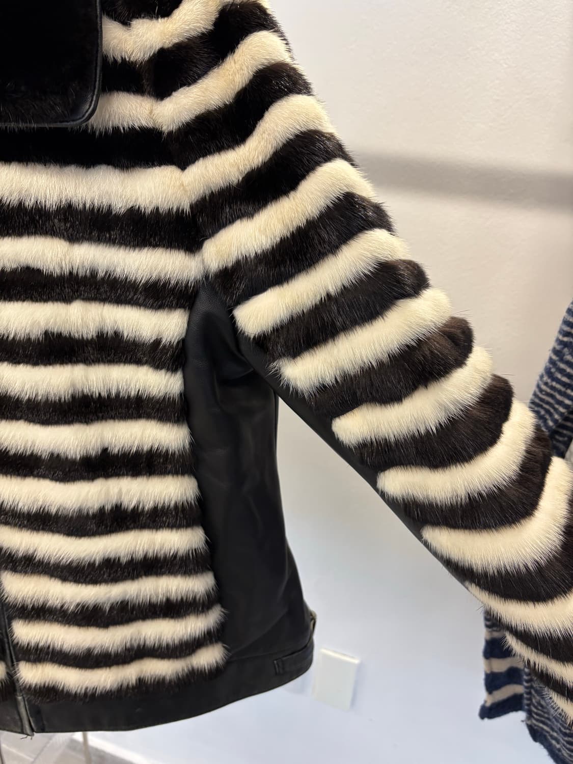 L OneJae mink leather jk 상품이미지4