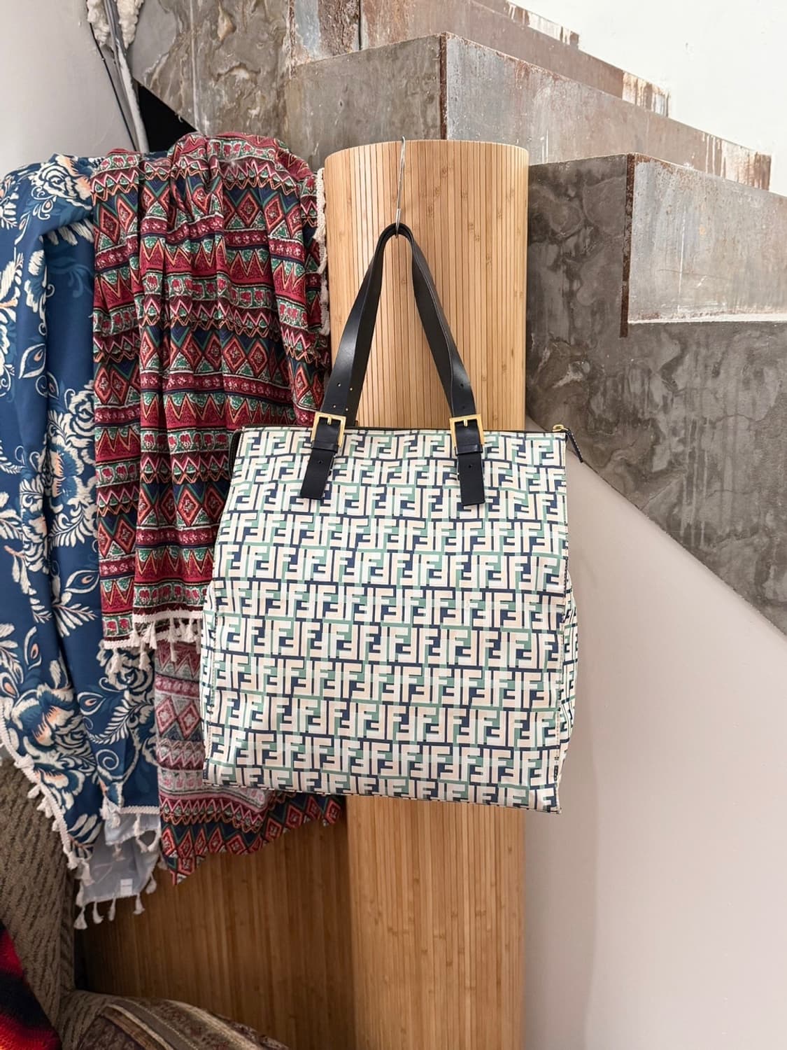 펜디 FF 주카 멀티컬러 캔버스 빅 토트백 상품이미지1