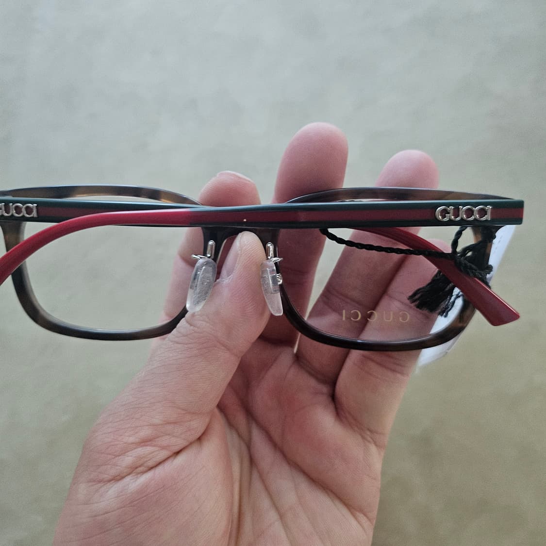 구찌 안경 풀박 다리에 제품넘버 반대쪽 정품시리얼있음 상품이미지2