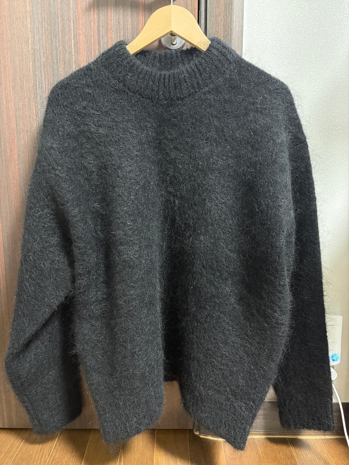 아모멘토 hairy rounded pullover 니트 블랙 상품이미지3