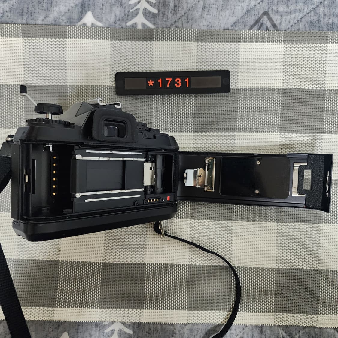 니콘 F-501 AF 필름카메라 35-70 줌렌즈 상품이미지6