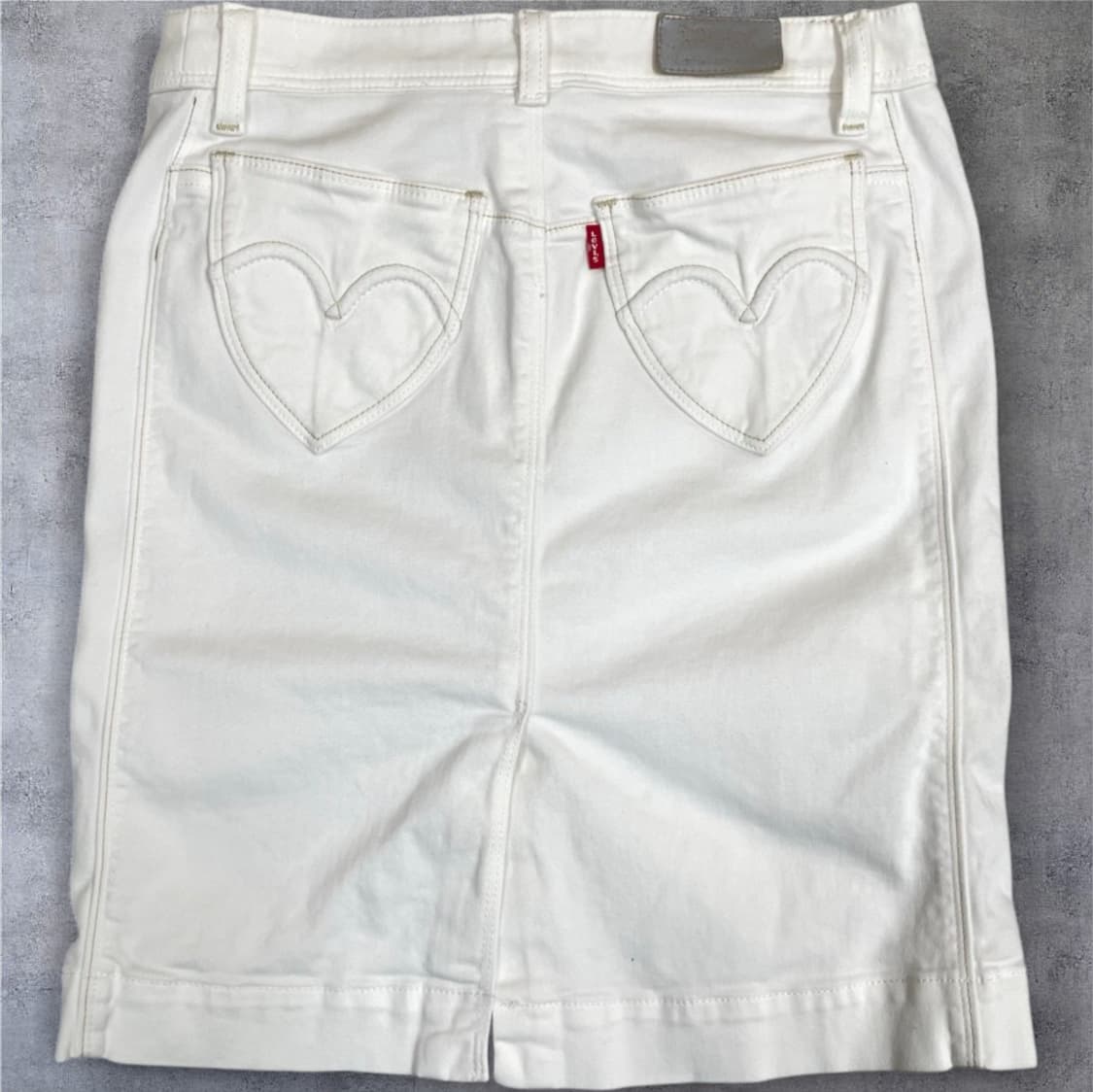 리바이스 레이디 스타일 화이트 하트포켓 데님 미니스커트 상품이미지6