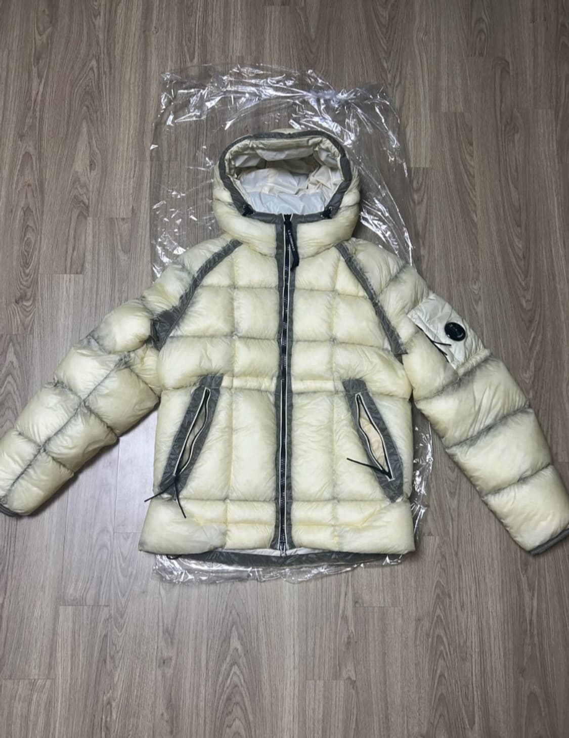 CP컴퍼니 디디쉘 피스타치오 베이지 L사이즈 상품이미지1