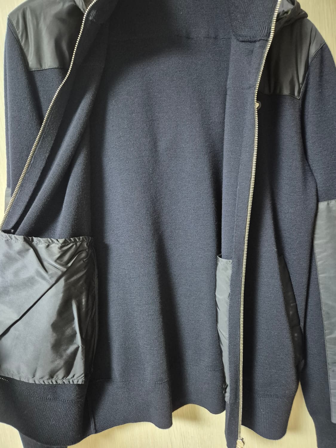 (22년) 프라다 나일론 풀집업 패딩 울집업가디건 95 (정품) 상품이미지4