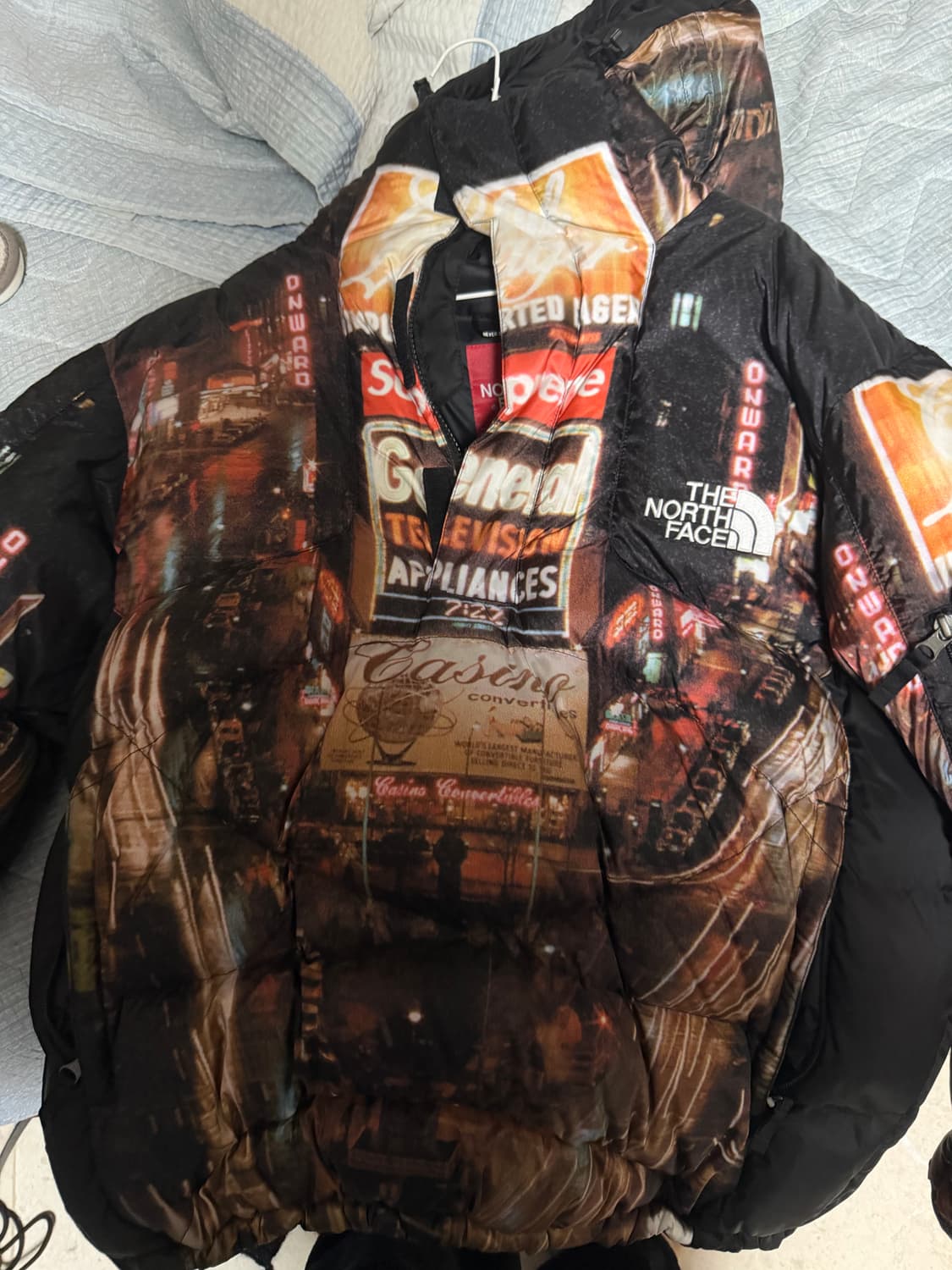 슈프림 노스페이스 타임스퀘어 패딩 상품이미지1