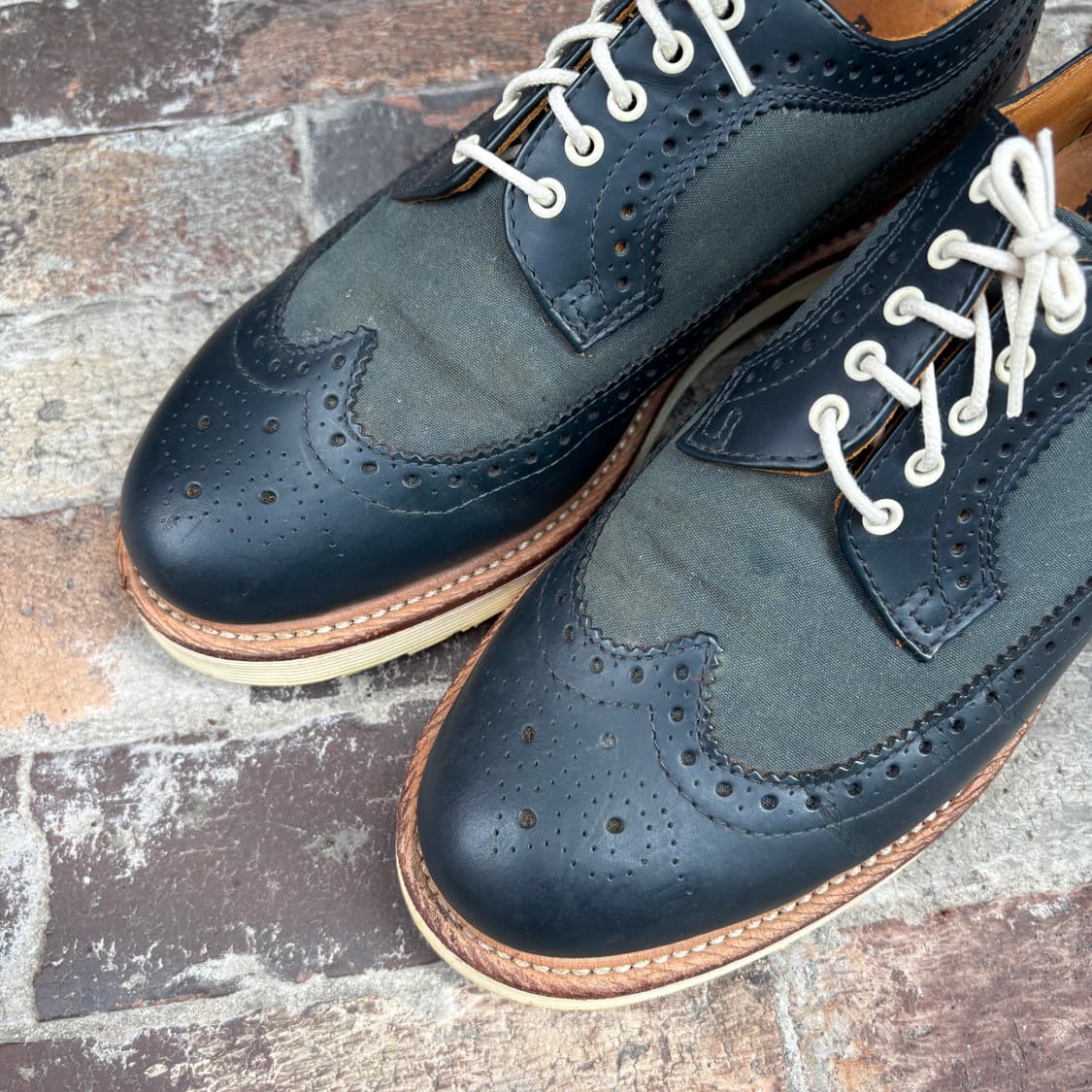 Dr. Martens 닥터마틴 윙팁 로퍼 (250) 상품이미지3