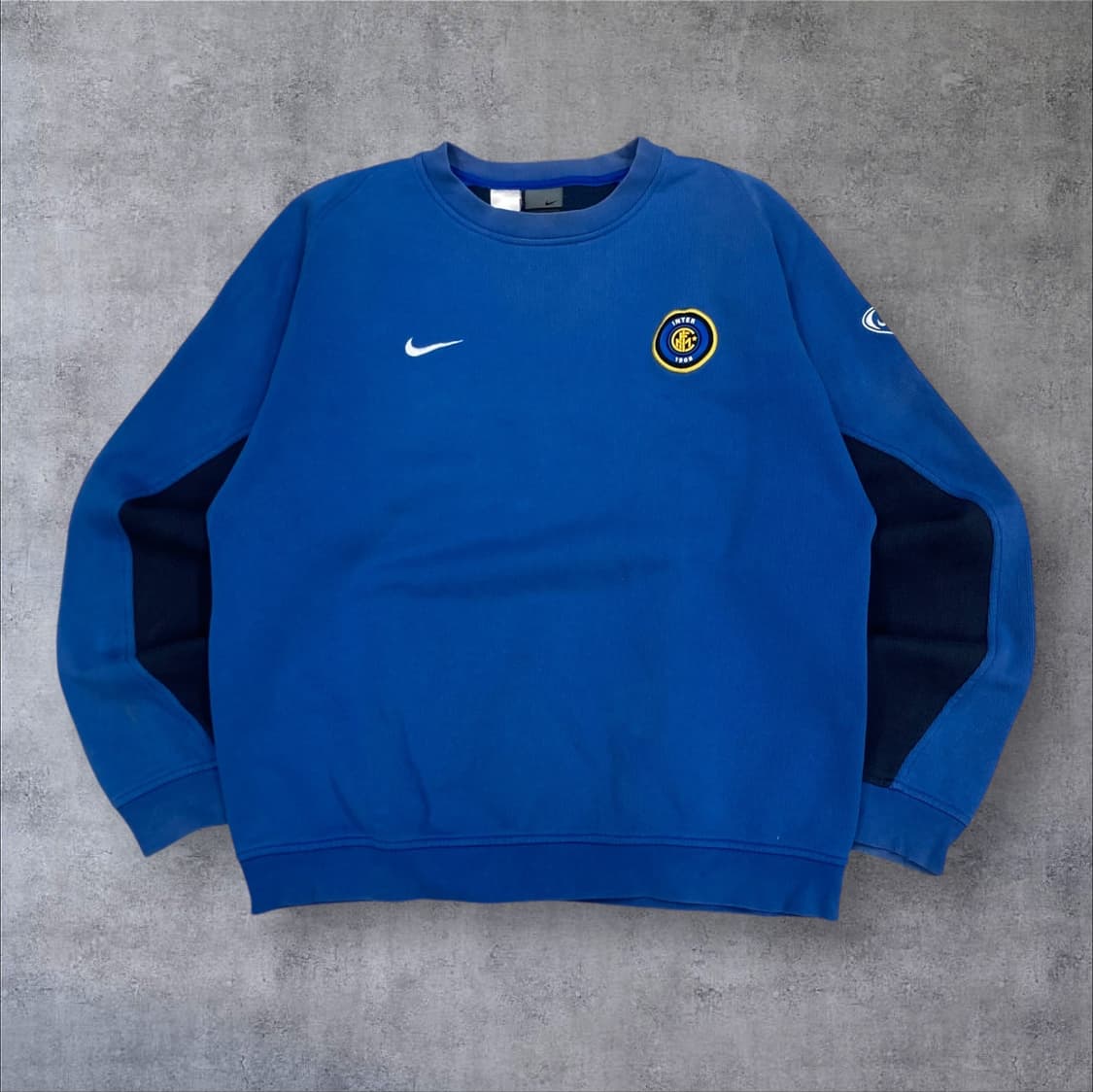 나이키 블루 컬러 인테르 로고 맨투맨 상품이미지1