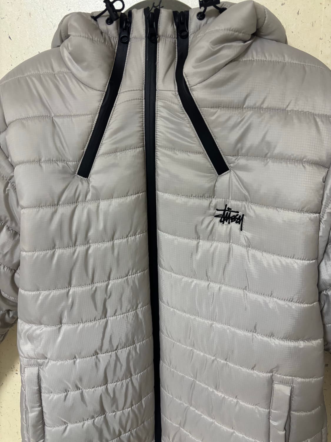 스투시 그레이 경량 후드패딩 상품이미지3