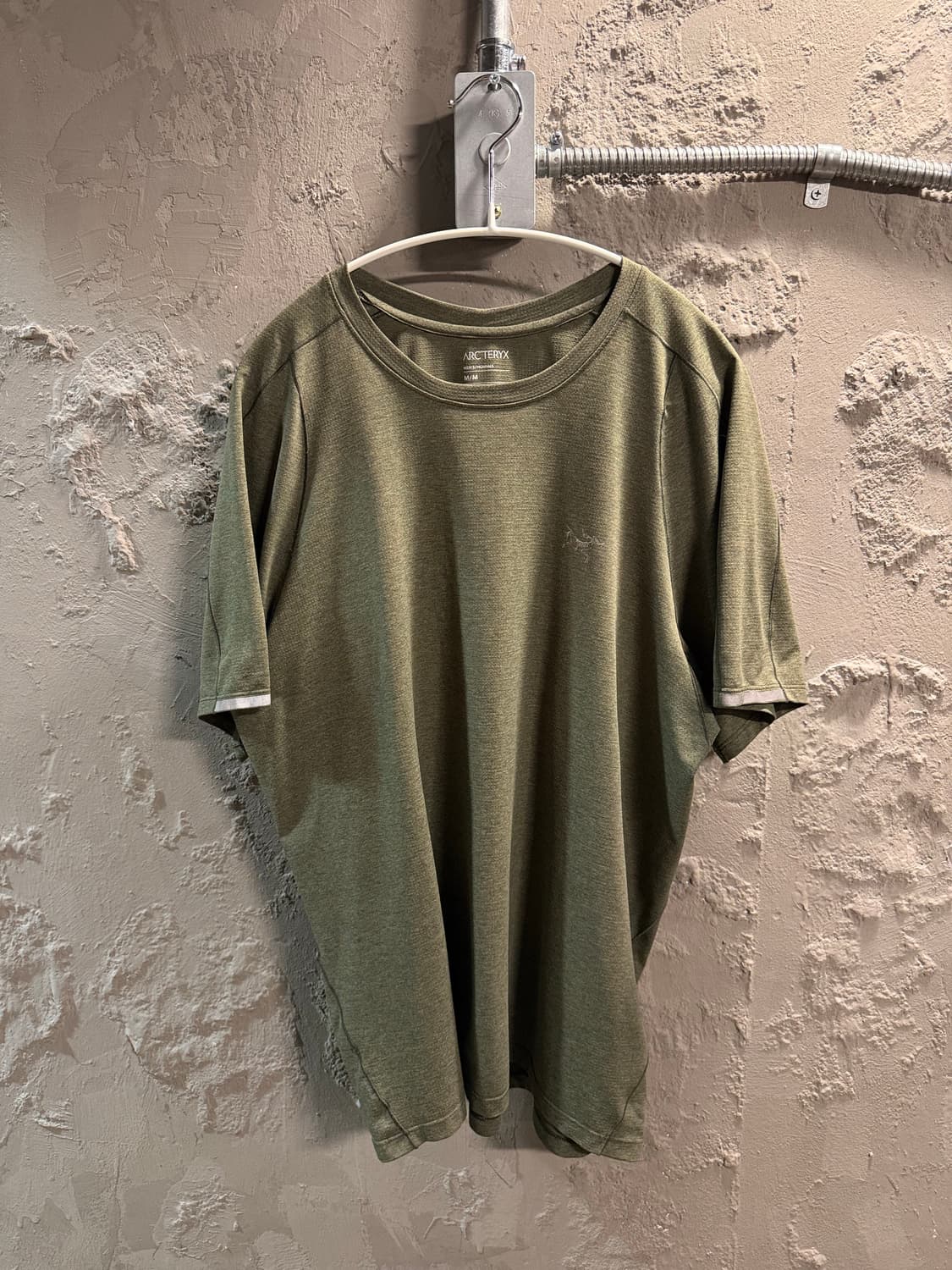 아크테릭스 ARCTERYX 기능성 반팔 티셔츠 카키 M 상품이미지1