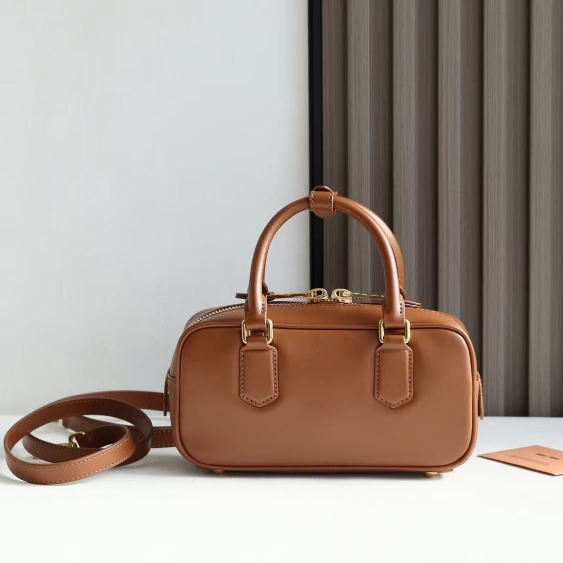 미우 미우 아르카디 레더 미니 백 꼬냑 상품이미지8