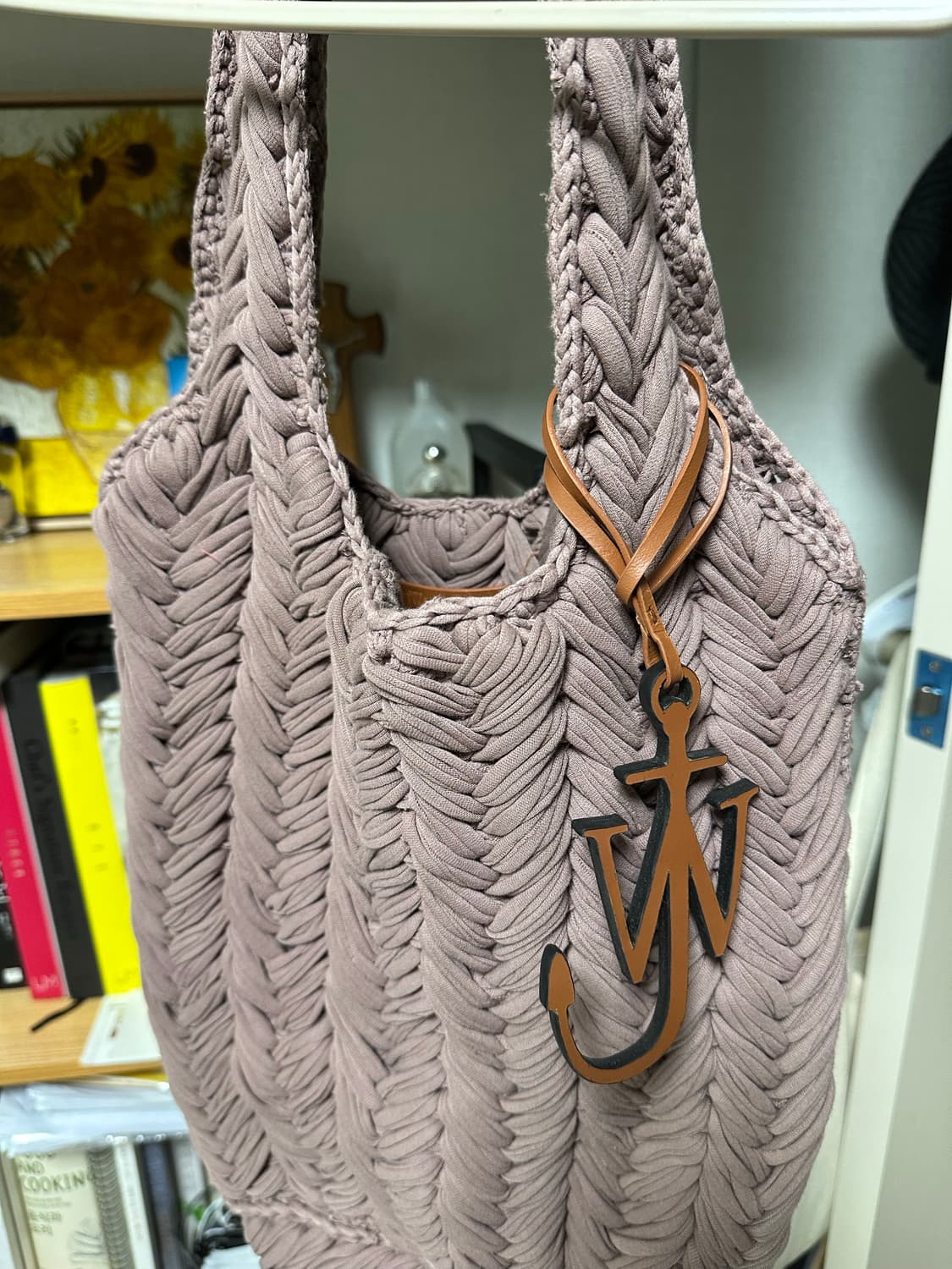 JW 앤더슨 트위스트 숄더백 상품이미지2