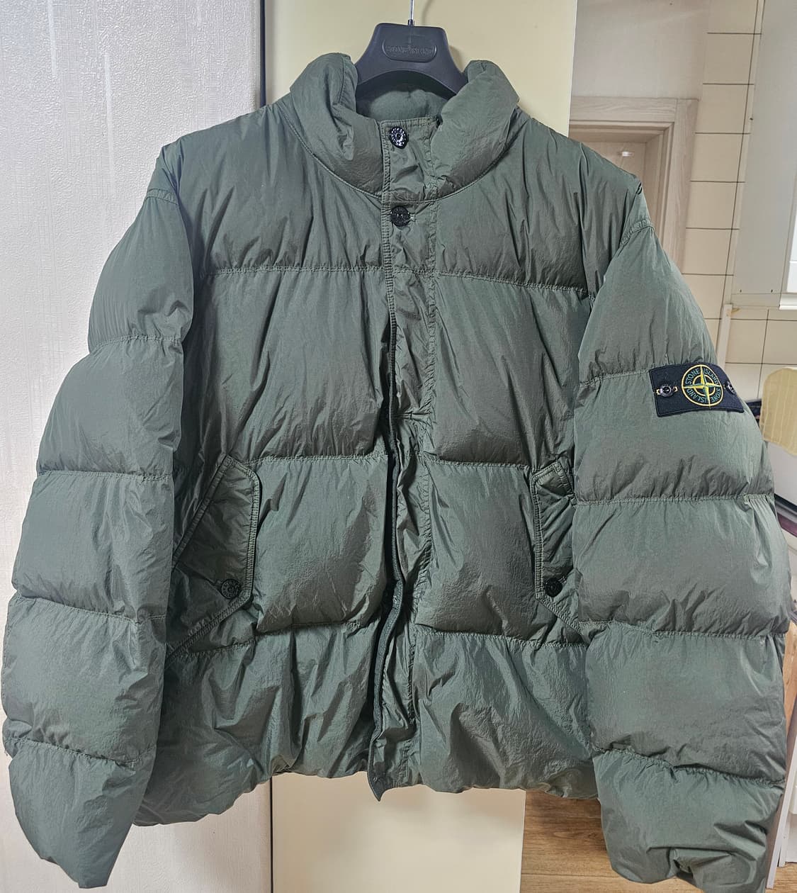 스톤아일랜드 24FW 크링클랩스 논후드 카키 상품이미지1