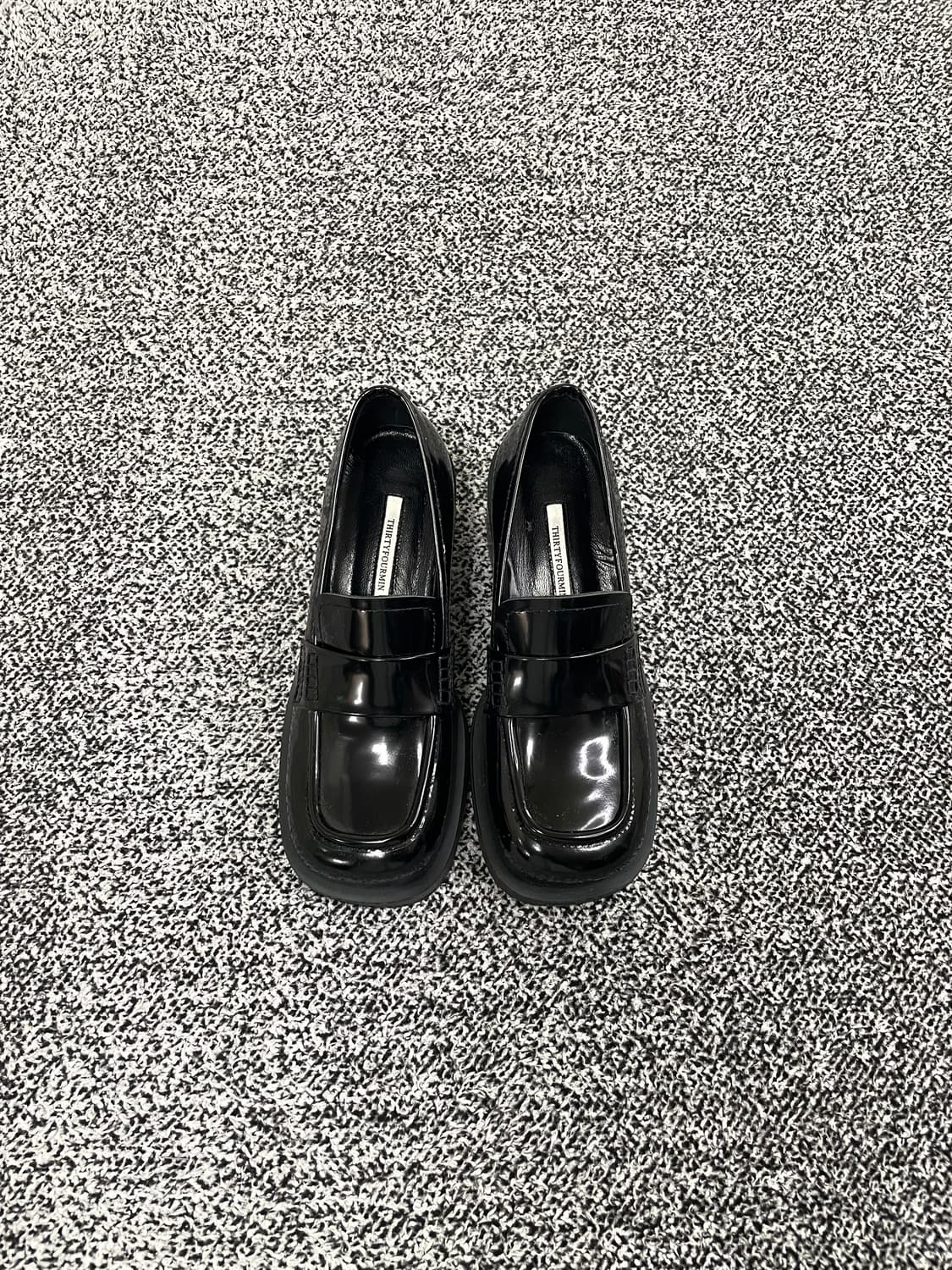 빈티지9. 써티포민 터커로퍼 유광블랙 카우레더 상품이미지2