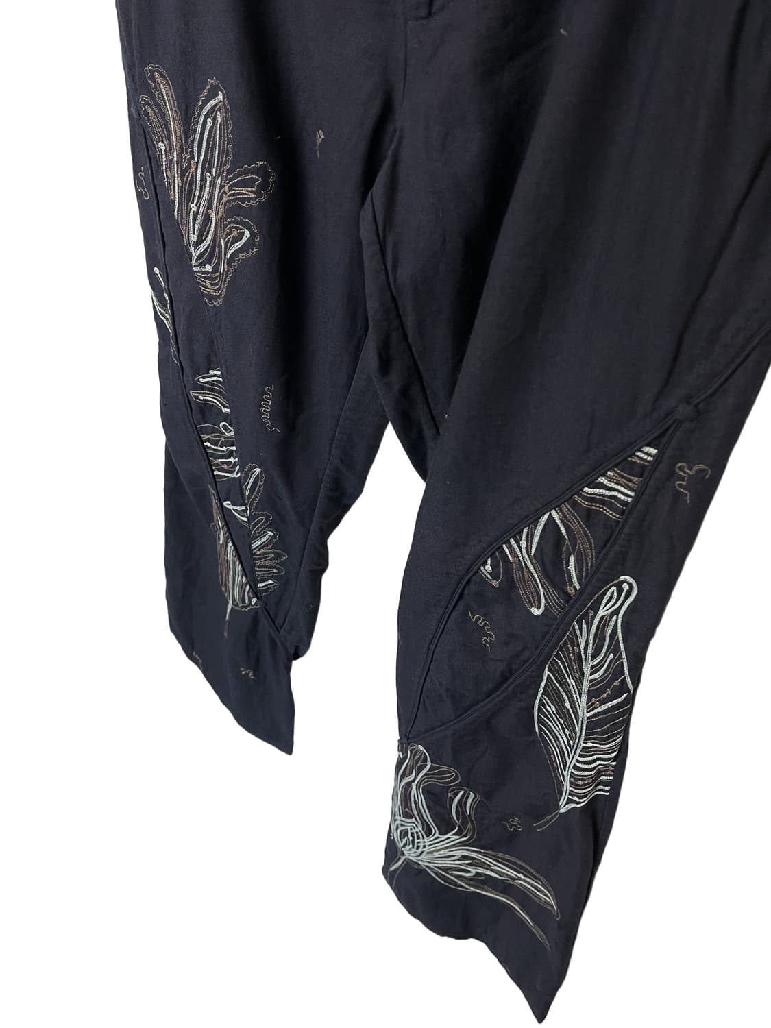 HaaT ISSEY MIYAKE Embroidered Trousers 상품이미지3