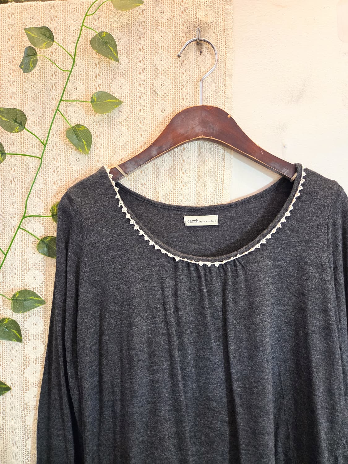 earth music 밑단 레이스 디테일 슬리브 상품이미지2