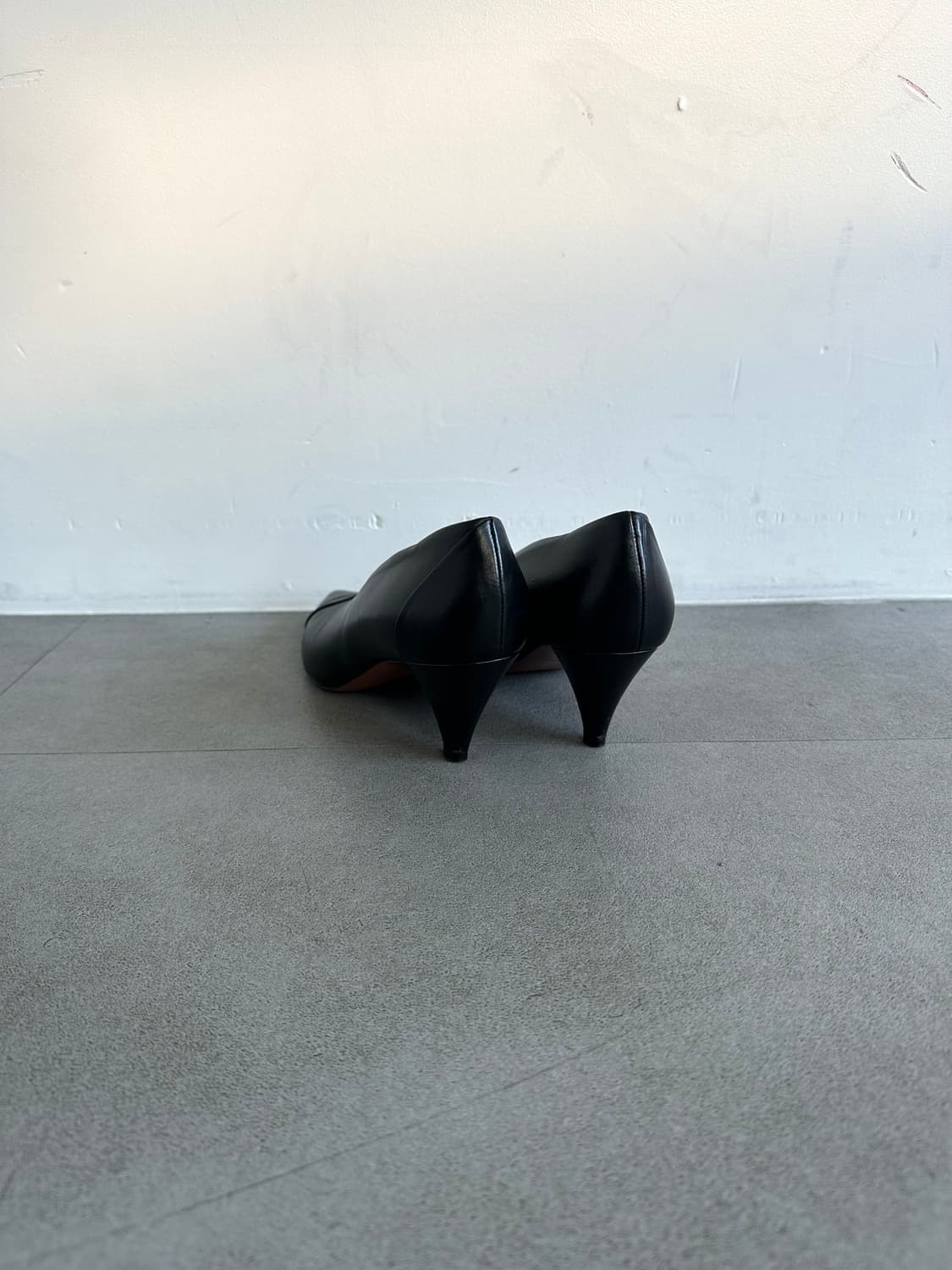 지방시 블랙 레더 나이프 힐 상품이미지5