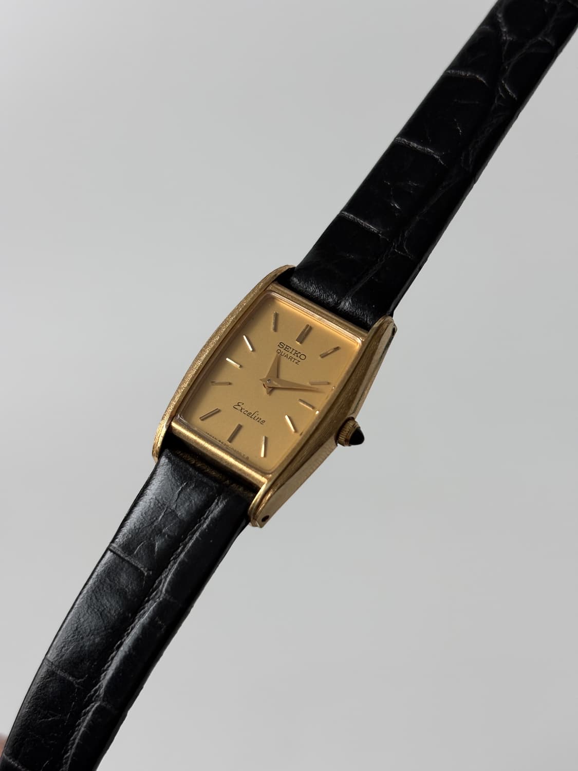1980년대 빈티지시계 Exceline 텍스쳐 베젤 골드 탱크 쿼츠 여성 상품이미지2
