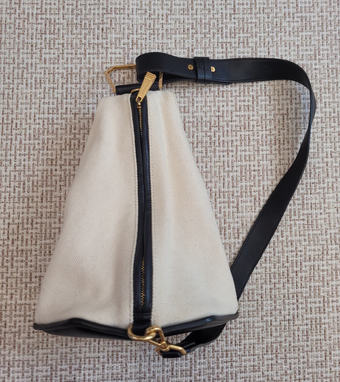 루에브르 삭드 트럼펫백 아이보리/블랙 상품이미지1