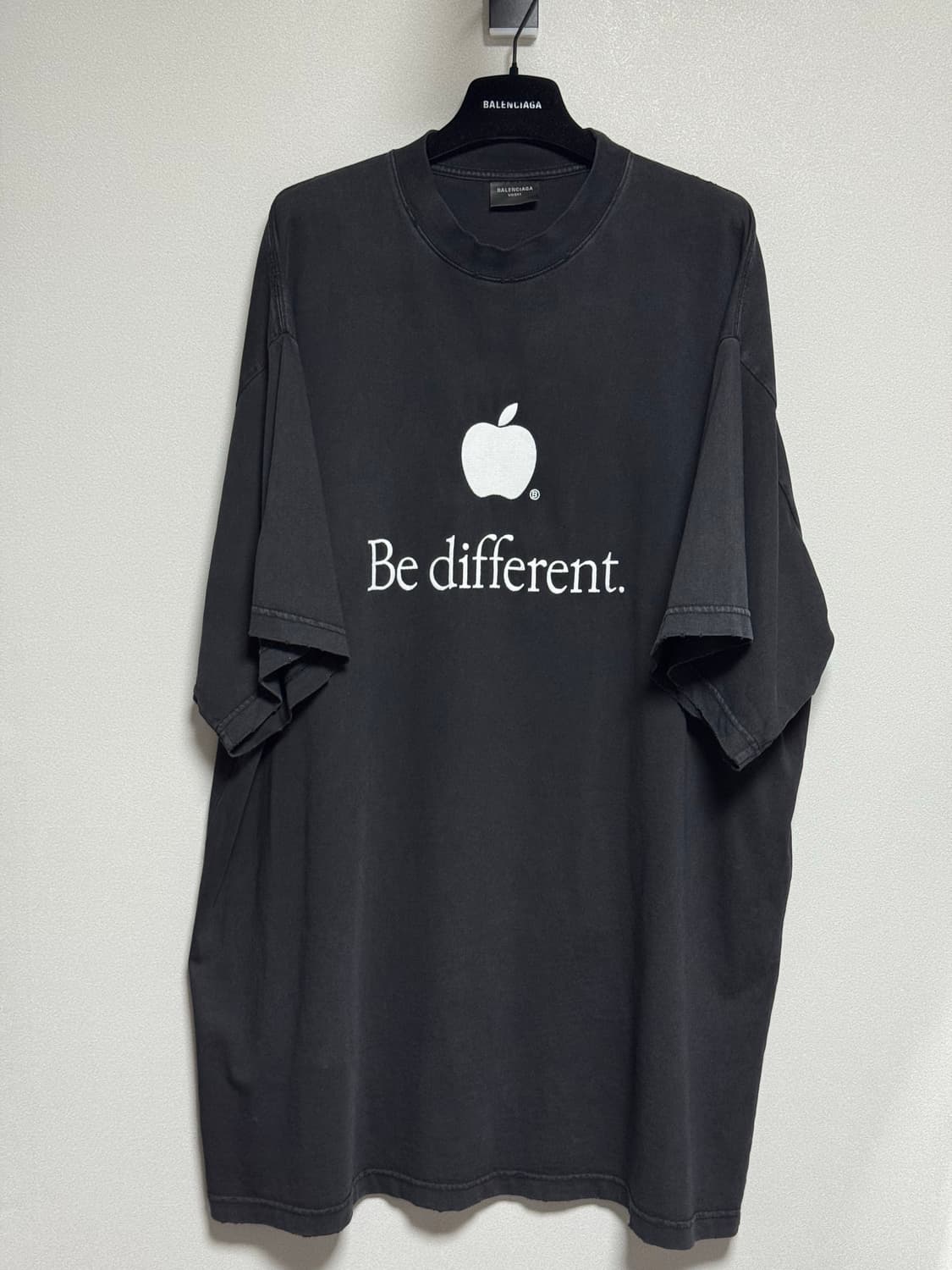 [3]발렌시아가 Be different 애플 반팔 티셔츠 상품이미지2