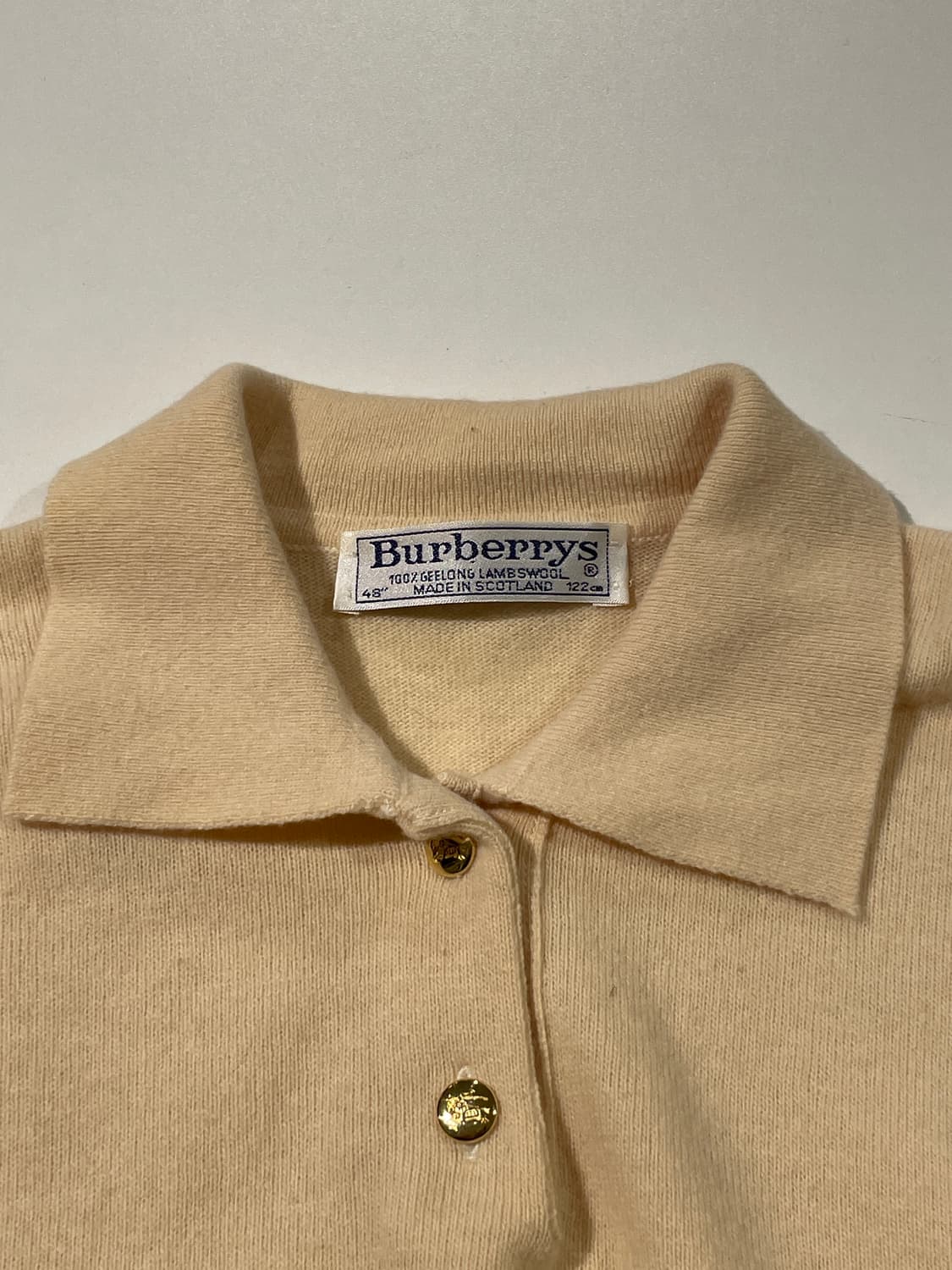 버버리 라이트 베이지 쿼터 금장 버튼 카라 울 니트 상품이미지7
