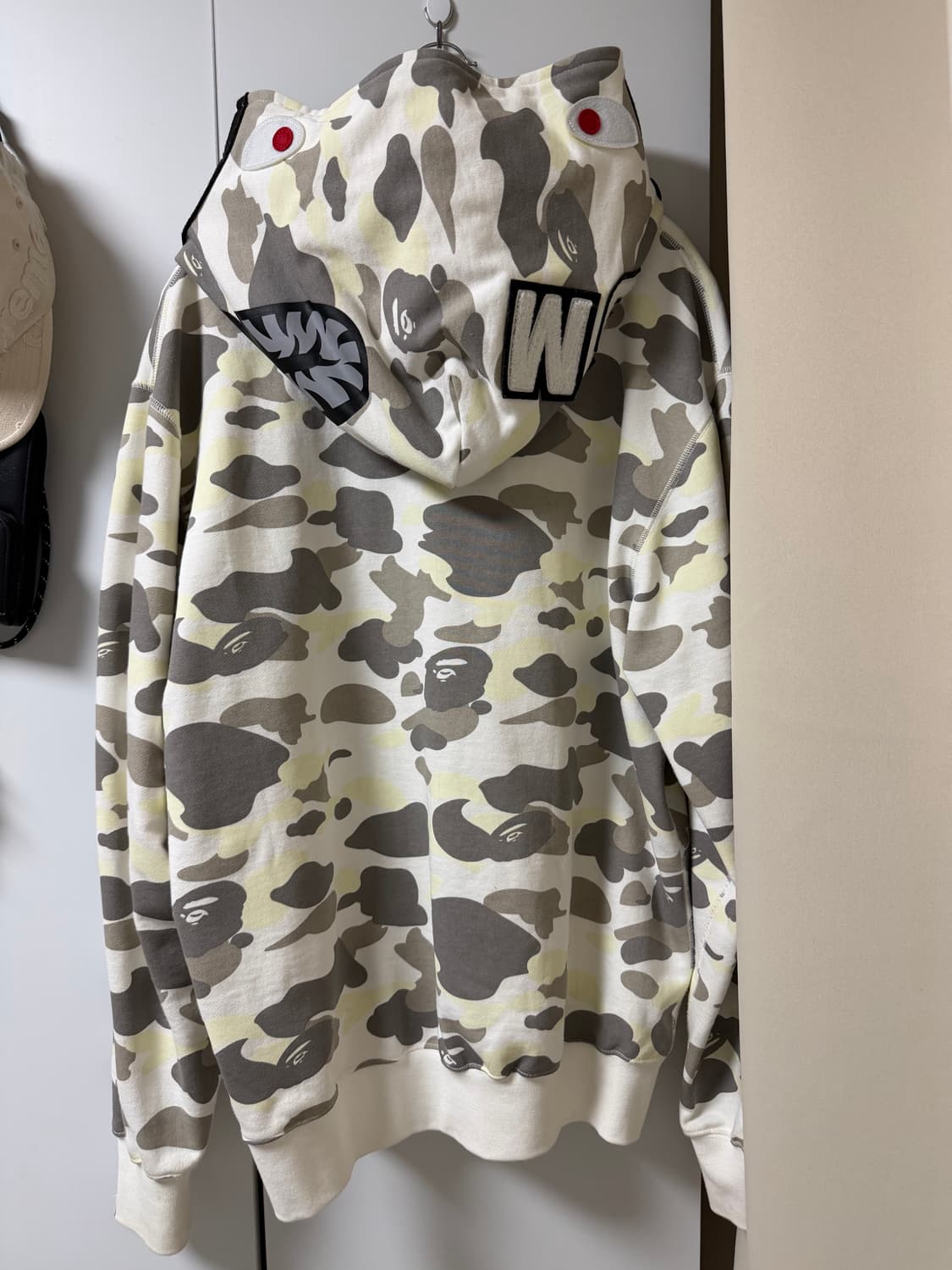 베이프 시티카모 샤크후드집업 상품이미지3