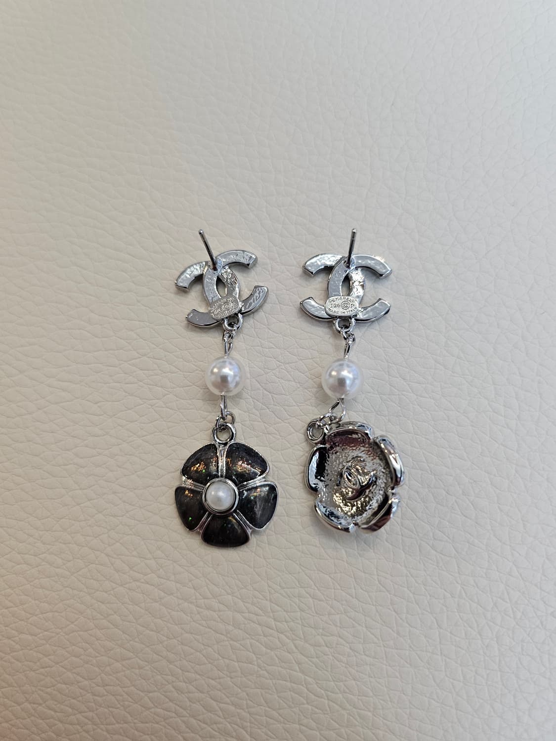 샤넬 펄블랙플라워 큐빅CC 드롭귀걸이  업사이클링 상품이미지6