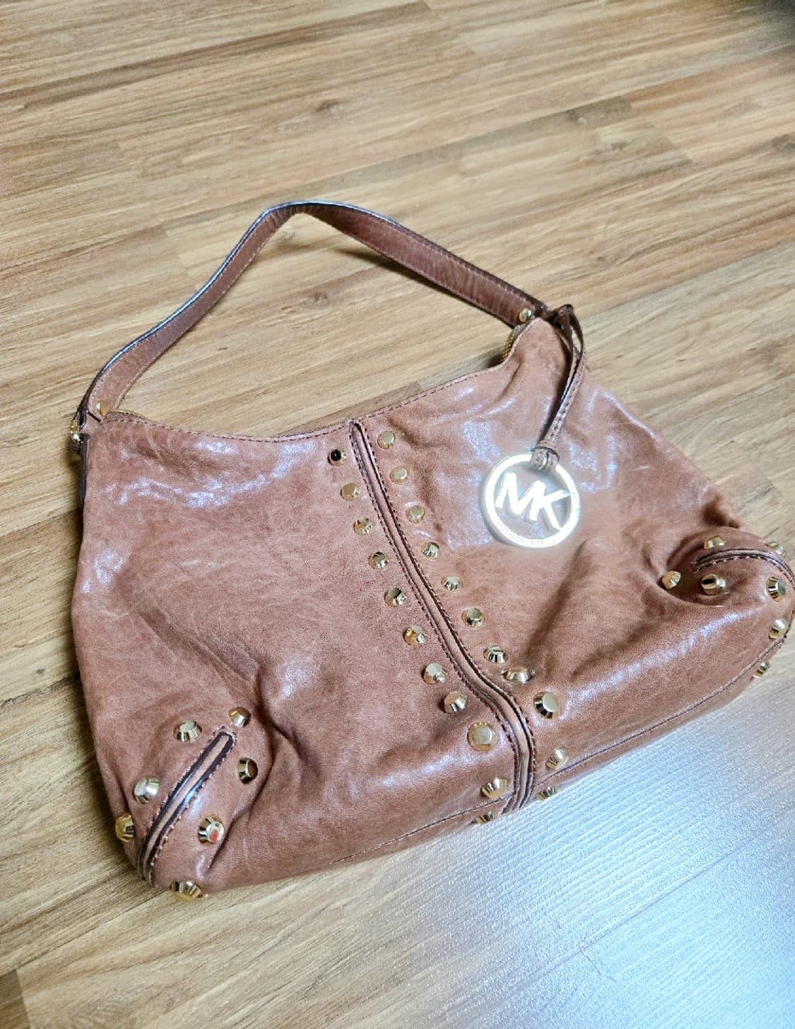 마이클코어스 레더 스터드 라지 사첼백 토트백 숄더백 상품이미지2