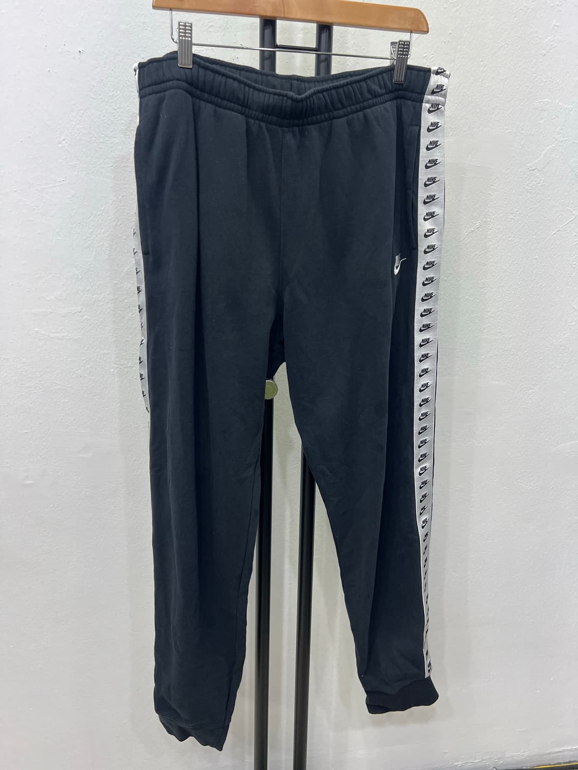 정품) 나이키 로고 테이프 조거팬츠 XL 상품이미지1