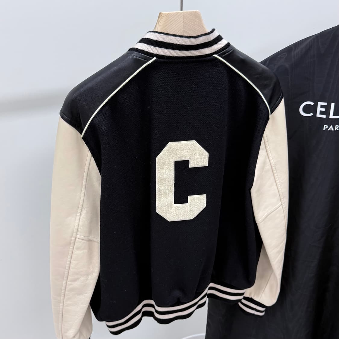 [S+급/50] 셀린느 C로고 테디 바시티 자켓 블랙 상품이미지5