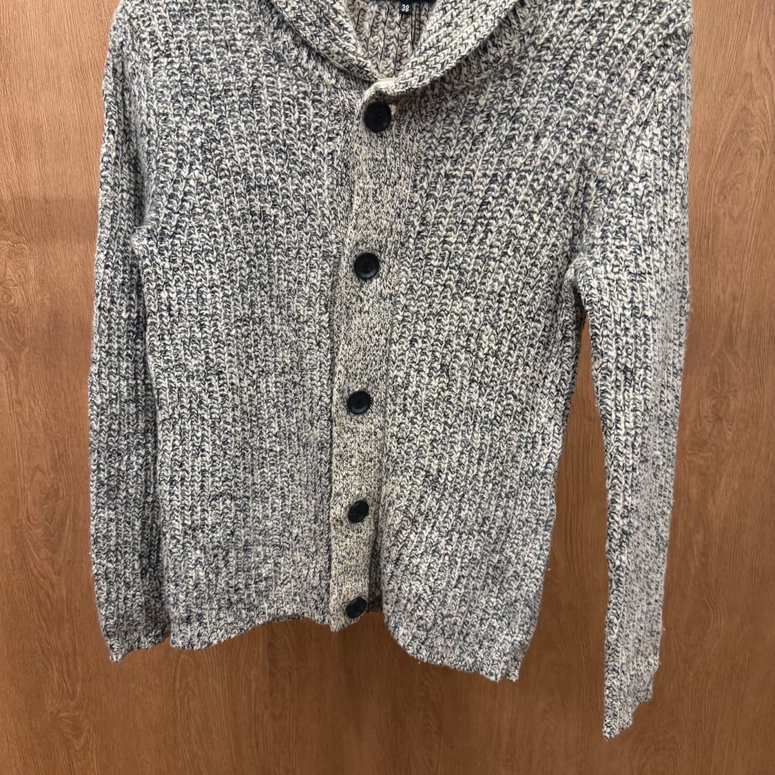 띠어리 숄카라 울 니트 가디건 전면 버튼 립 조직 디테일 아이보리 블랙 상품이미지5