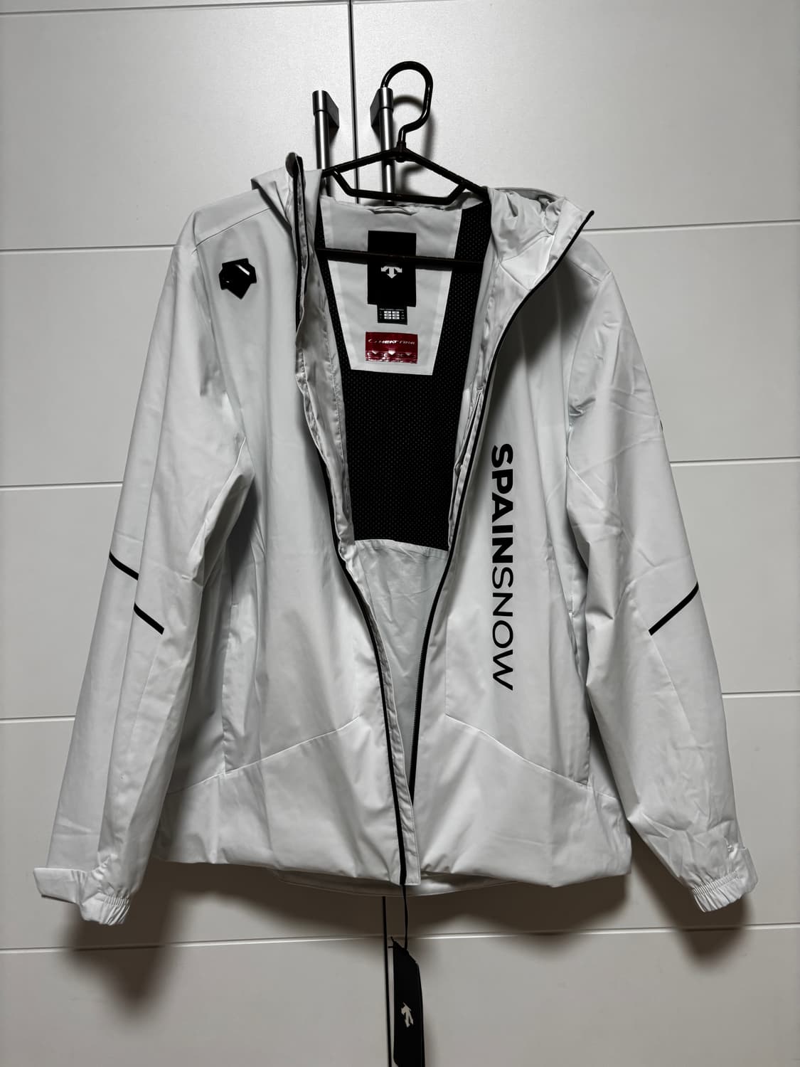 [새제품]데상트 SPAIN SNOW 바람막이 자켓 상품이미지3