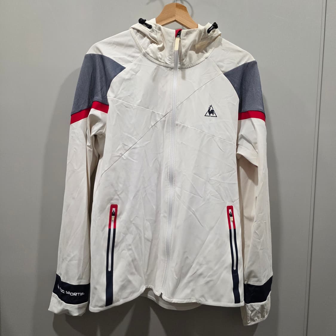 르꼬끄 기능성 바람막이 후드 집업 자켓

표기사이즈: 105
국내여성:  상품이미지1