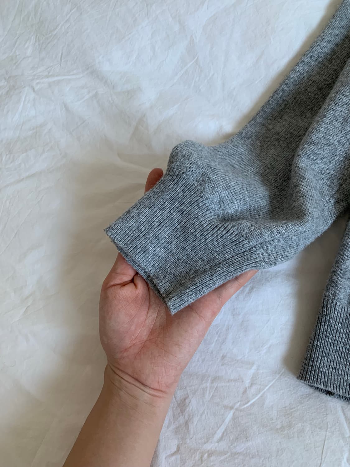 그레이 브이넥 니트 상품이미지2