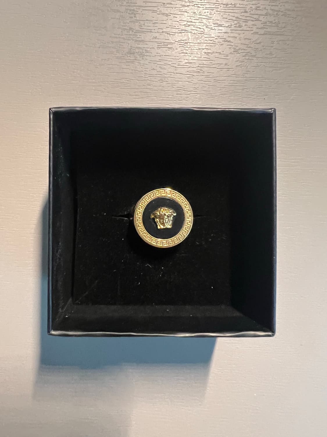 베르사체 에나멜 메두사 링 블랙 골드 상품이미지3