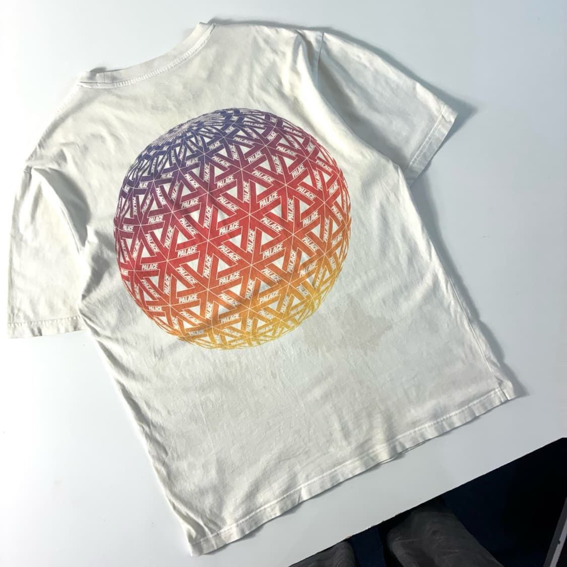 Palace  팔라스 글로불러 반팔 티셔츠  상품이미지1