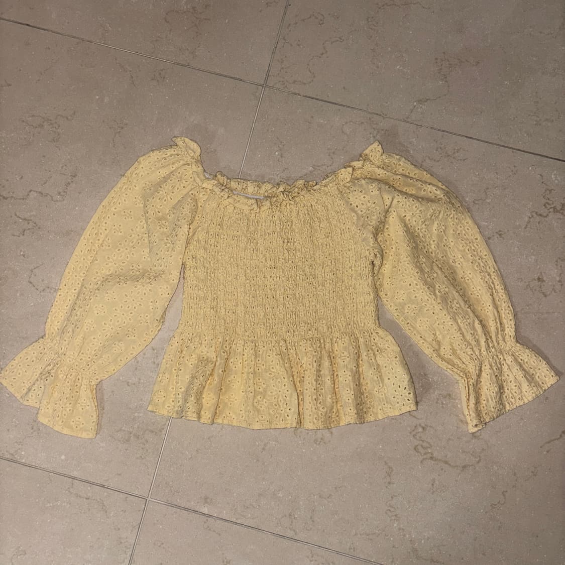 Chico 후즈후치코 빈티지 펀칭 오프숄더 스모크 블라우스 상품이미지1