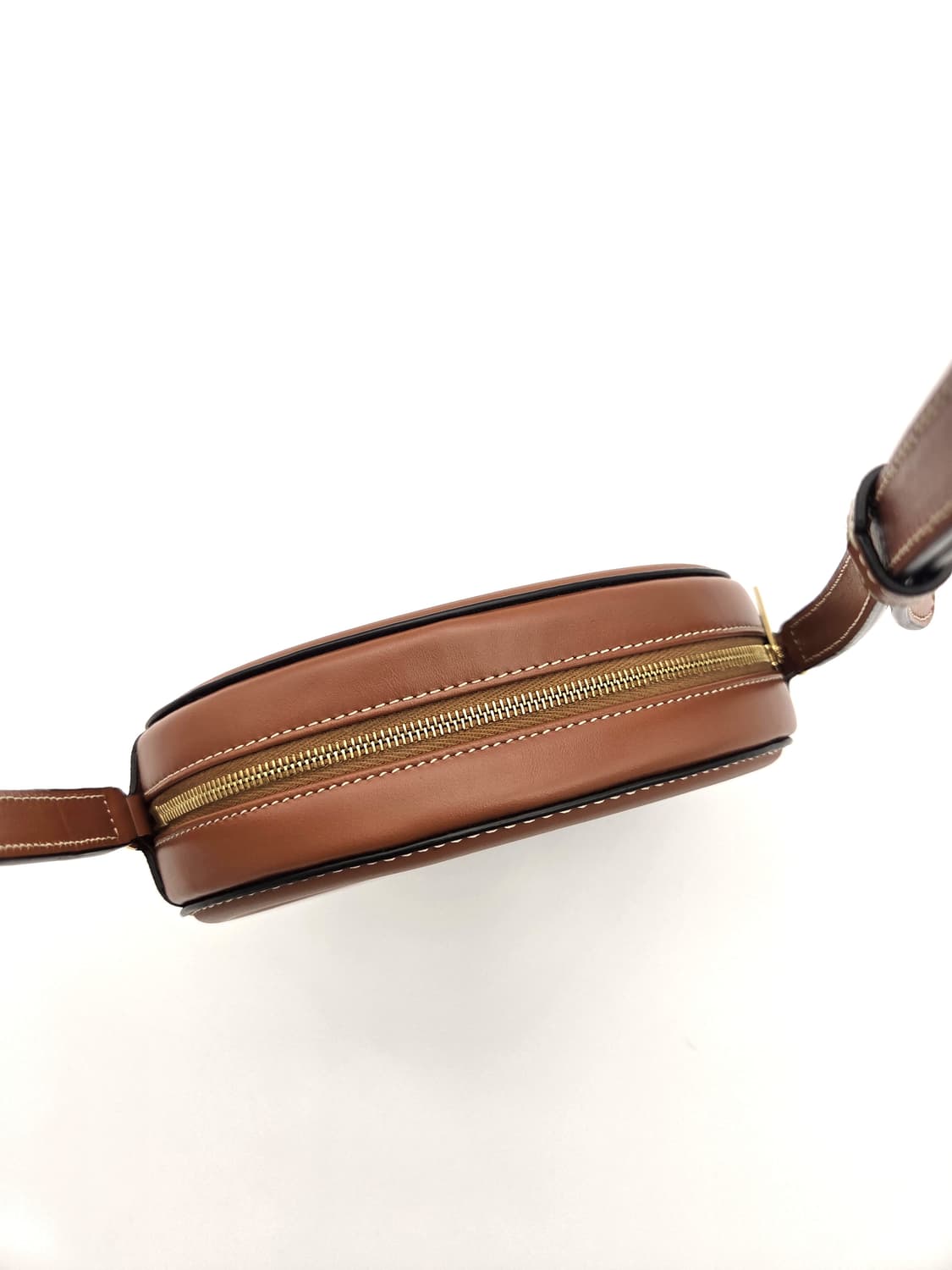 셀린 오벌 펄스 트리옹프 미니 크로스백 상품이미지7