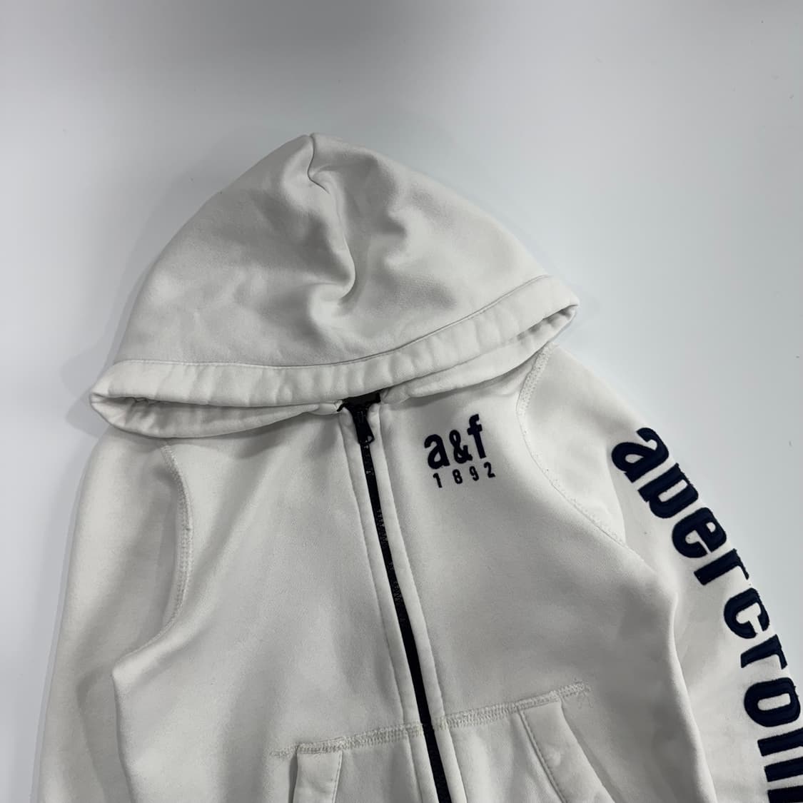 Abercrombie 아베크롬비 사이드로고 화이트 후드집업 상품이미지4
