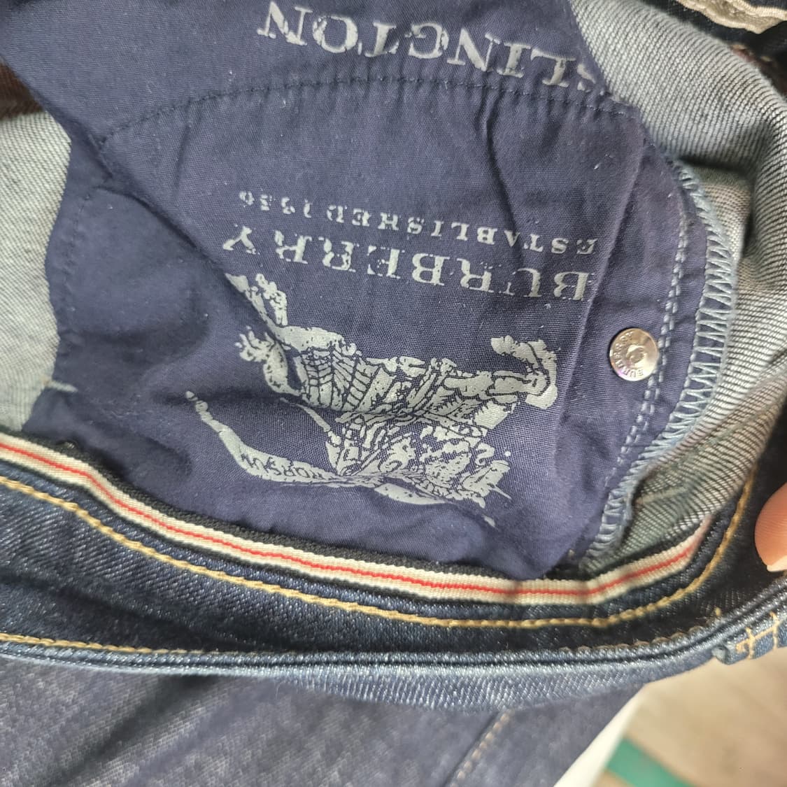 버버리 여성 데님 부츠컷 청바지 상품이미지6